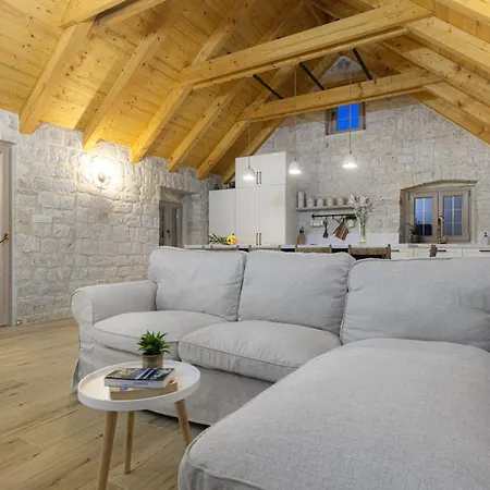 Vikendica Stone House